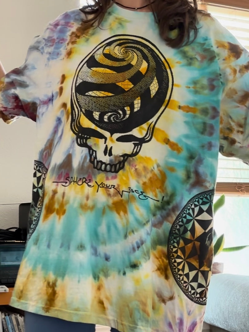 "Sphere Your Face" Tie-Dyed Short Sleeve Shirt