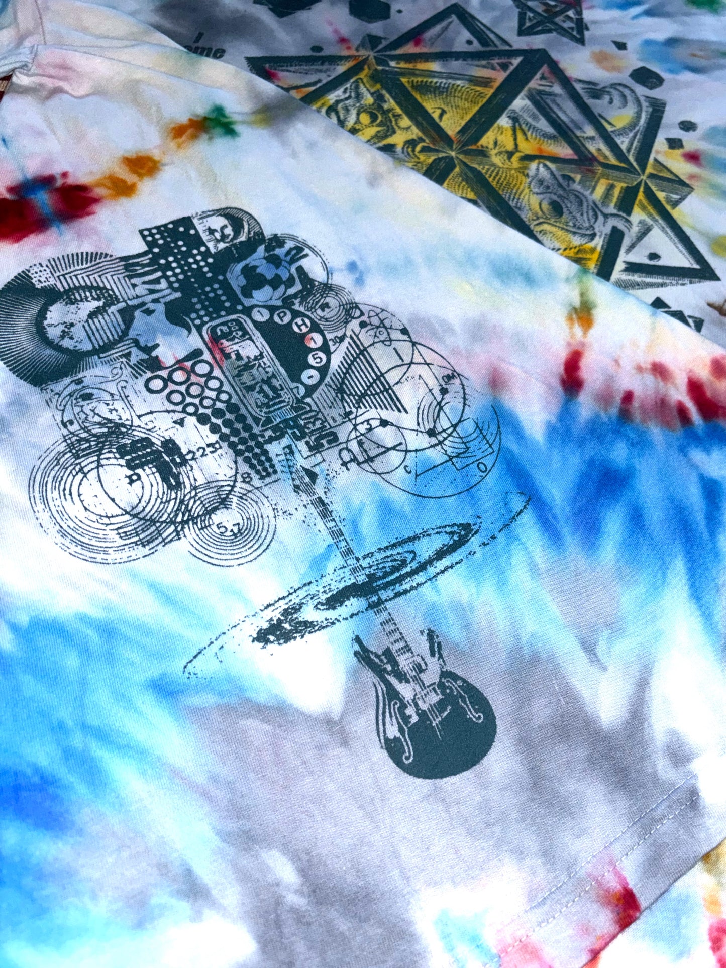 Lizards in the Round Room 360 tie-dyed t-shirt